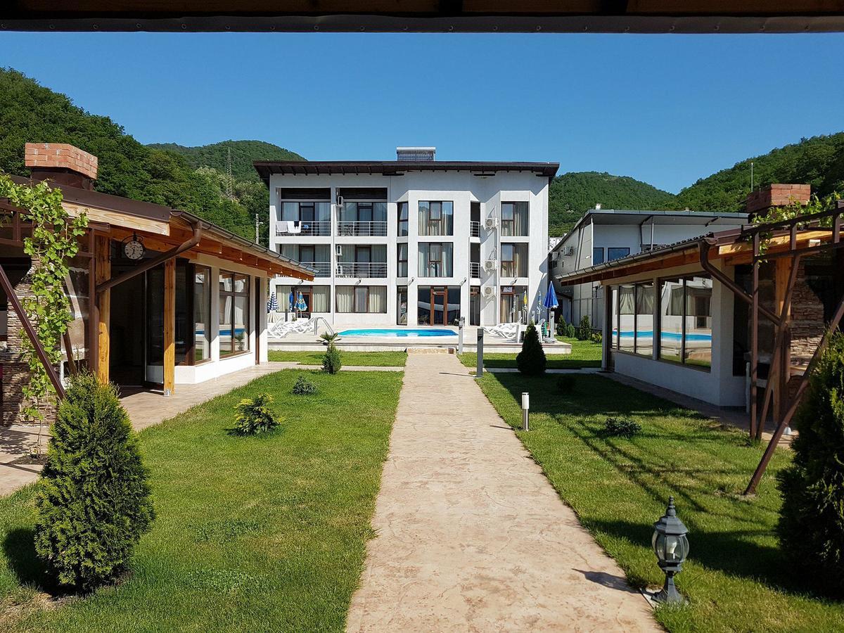 Vila Hercules Dubova Exterior photo